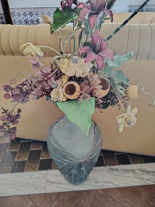 Jarrões com flores secas