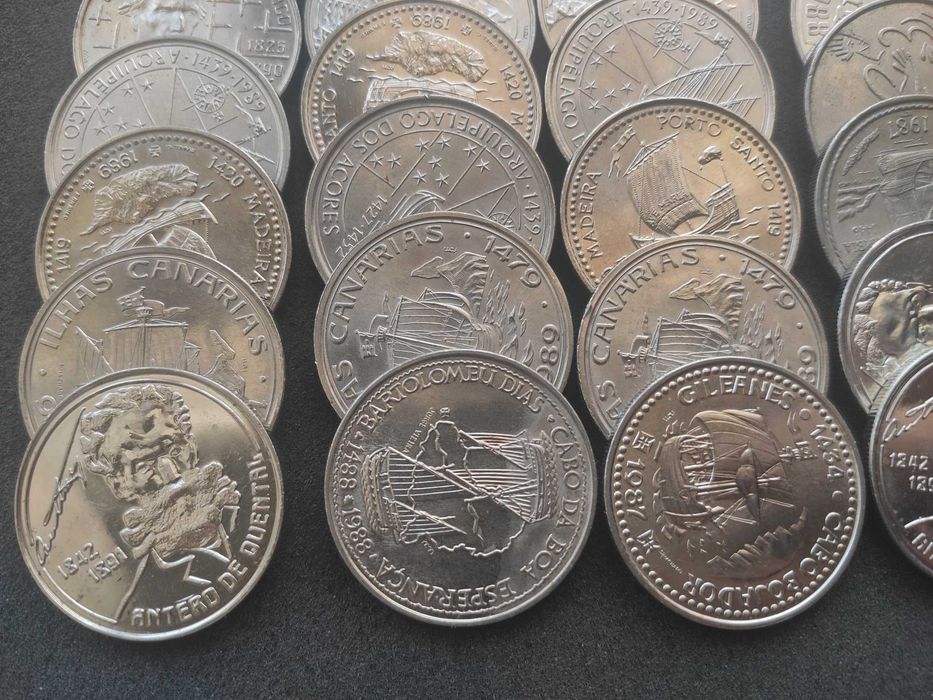 Conjunto de 34 moedas 100$ + 200$ + 250$