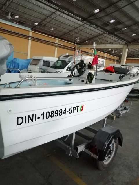 Matriculas e nomes para motas de água/embarcações em vinil recortado