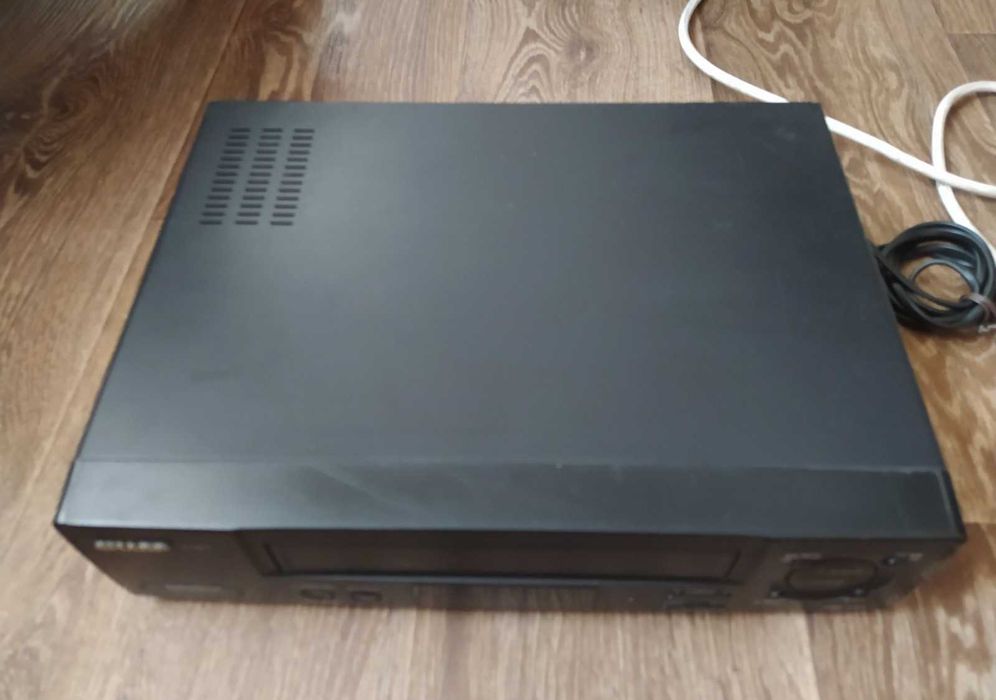 Відеомагнітофон SHARP