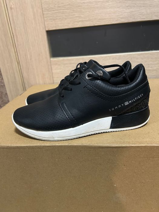 Кросівки tommy hilfiger р.37