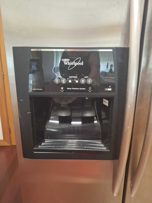 OPORTUNIDADE! Frigorífico Americano Whirlpool, dispensador água e gelo