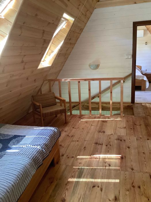 Zimowe noce las i widok gwiazd. Modrzewiowy domek nad Wkrą zaprasza