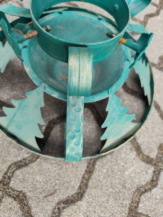Metalowy stojak pod choinkę (średnica do 14cm)