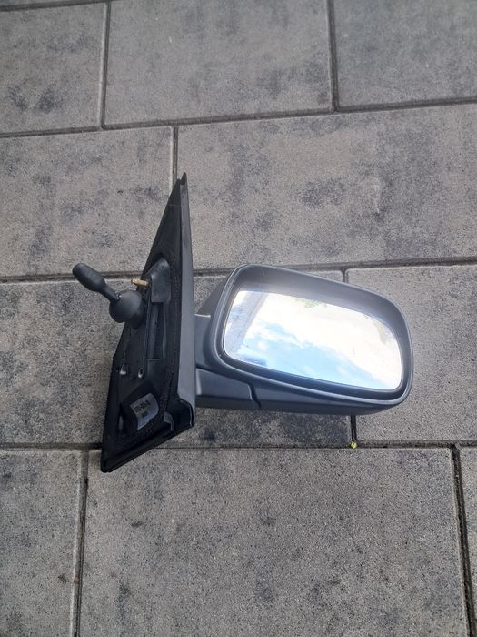 Lusterko zewnętrzne manualne prawe pasażera Toyota Yaris rok 2001