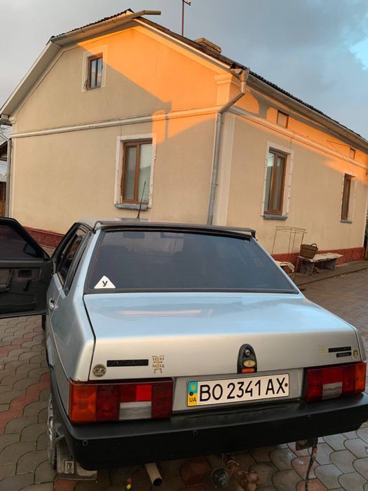 Лада ваз 21099.