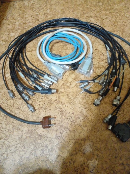 Комплект новых осциллографических кабелей из упаковки