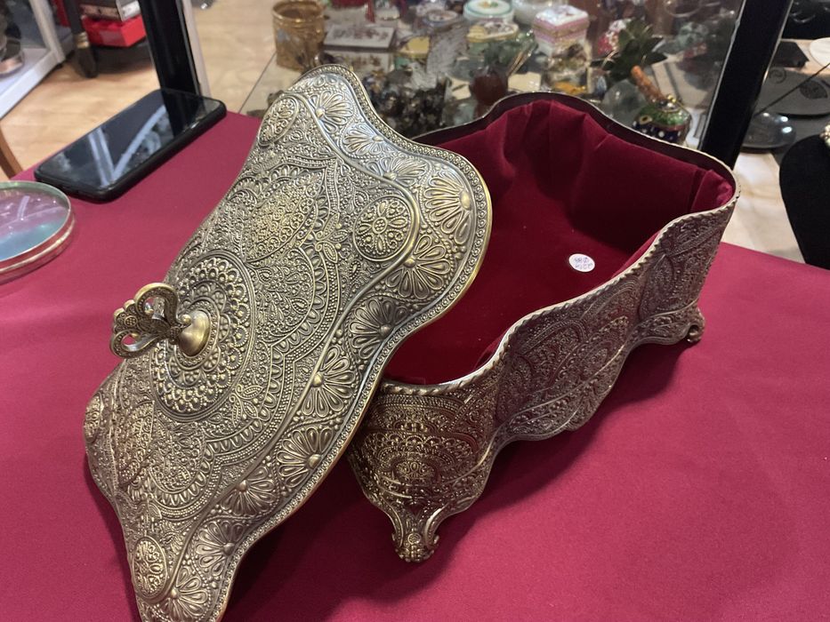 Cofre material metal forrado c/pes ,21x14x13 cm