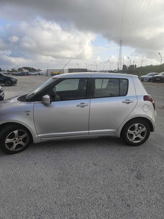 Suzuki Swift 1.3 DDiS 2006 | Gasóleo | Revisado | Inspeção 2027 | Multimédia