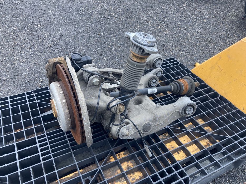 BMW zawieszenie tylne tył prawe kompletne zwrotnica piasta mcperson