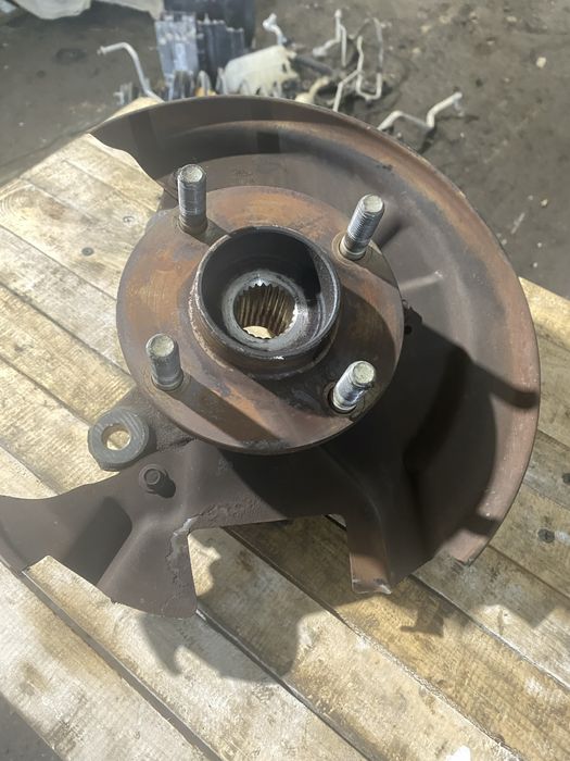 Ступица Ford Fiesta MK7 цапфа