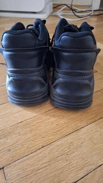 Czarne adidasy na koturnie