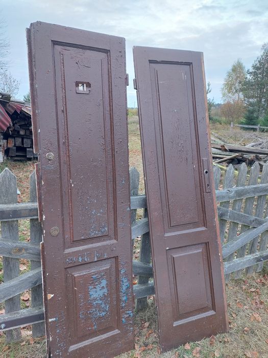 Stare podwójne drzwi