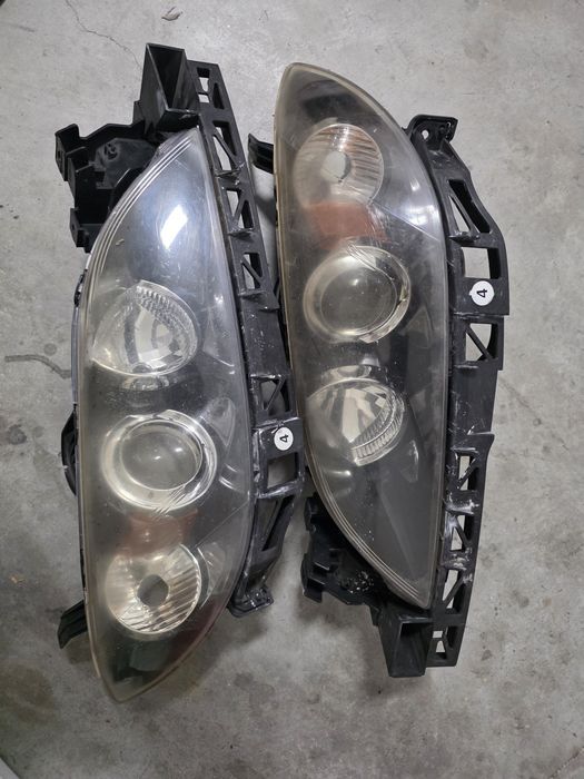 Par de Ópticas / Faróis Originais Stanley – Mazda 3 BK (2003–2009)