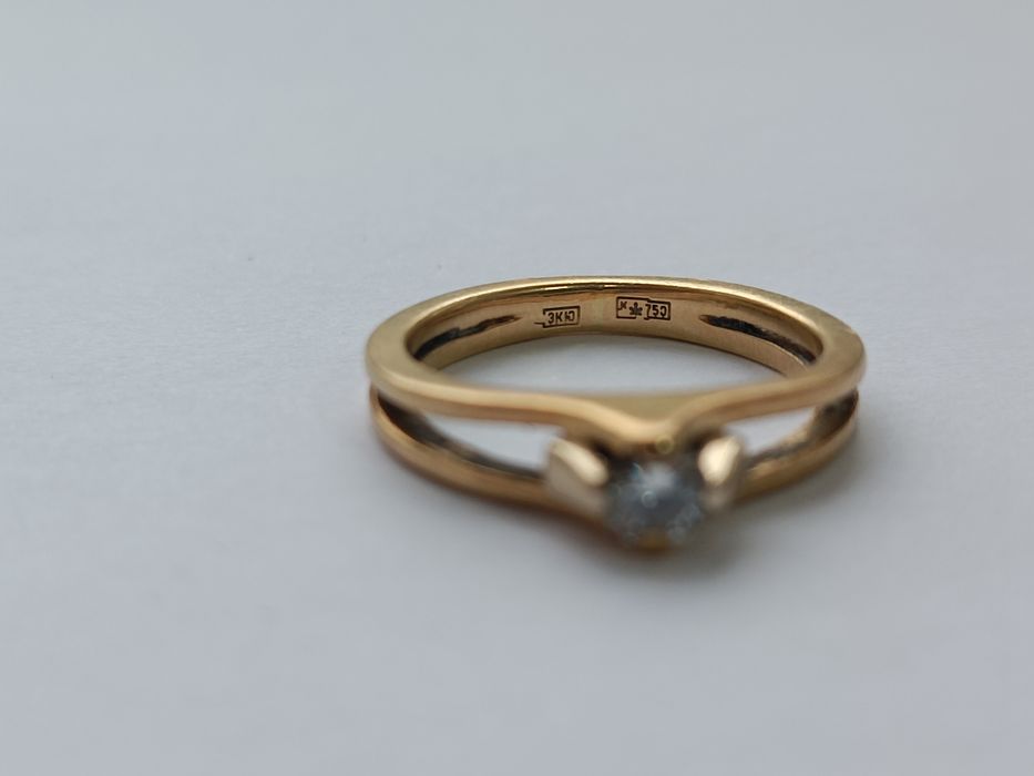 Золоте кільце з діамантом 0.25 к 750 проба