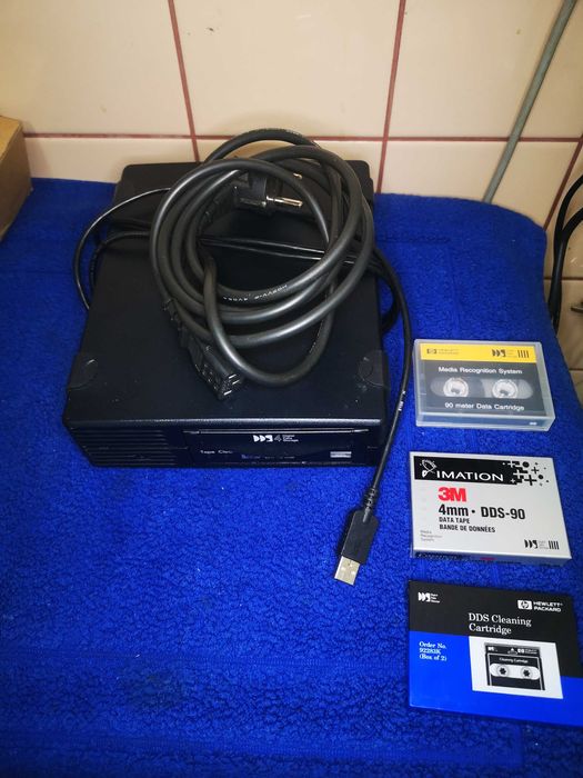 Streamer HP DDS USB-40 zewnetrzny + nowe kasety