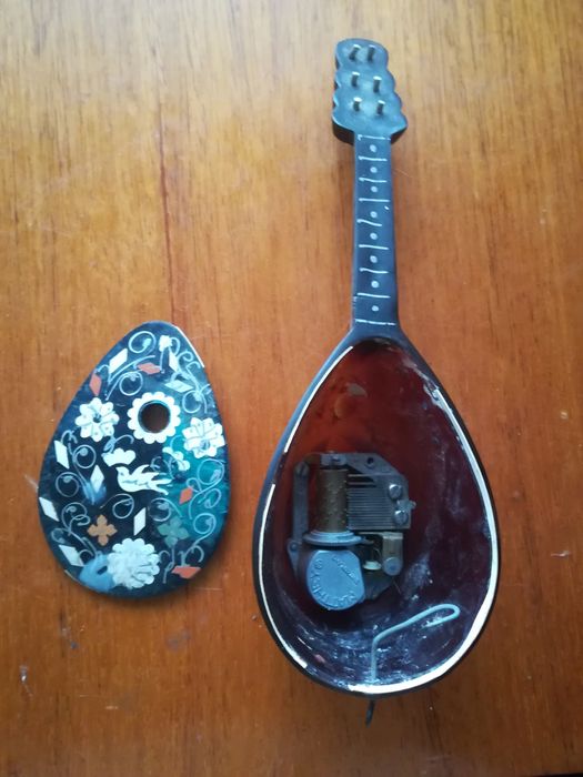 Продам терміново антикварну  мандолину