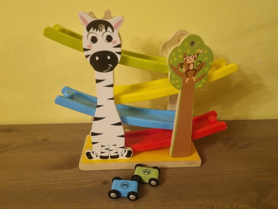 Sprzedam drewniany tor z autkami