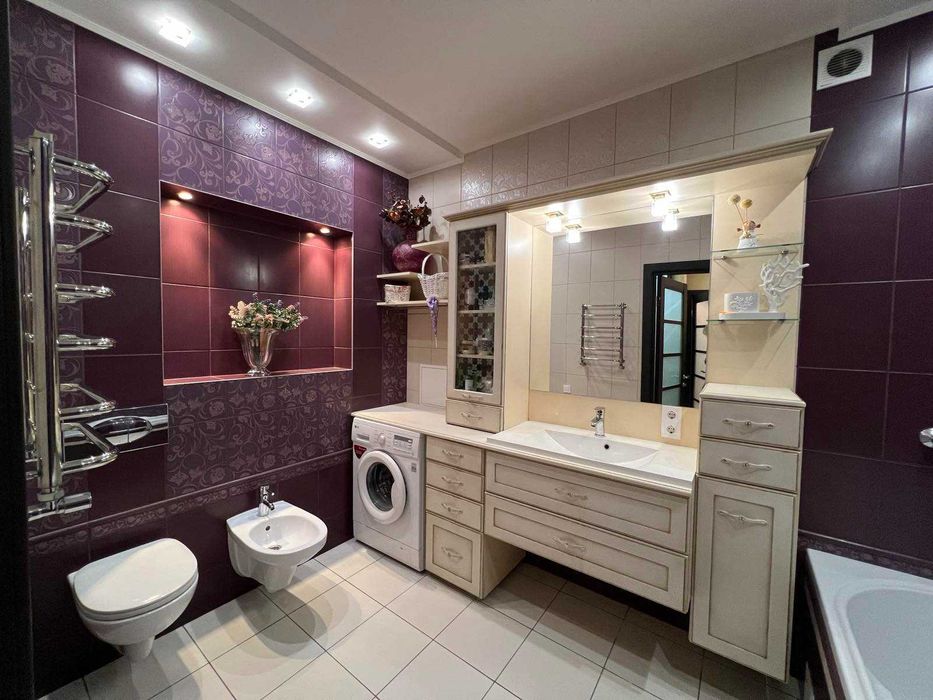 Продаю 2-х кімнатну квартиру в центрі міста (Премьер Хаус)