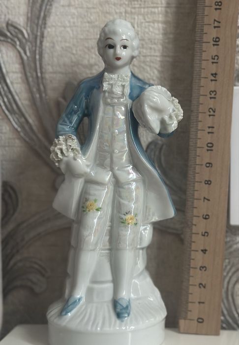 Статуэтки фарфоровые в идеальном состоянии