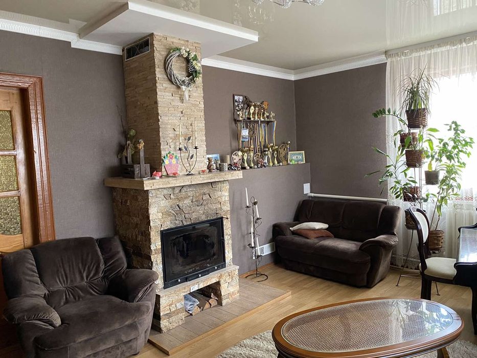 Продам будинок повністю вмебльований.