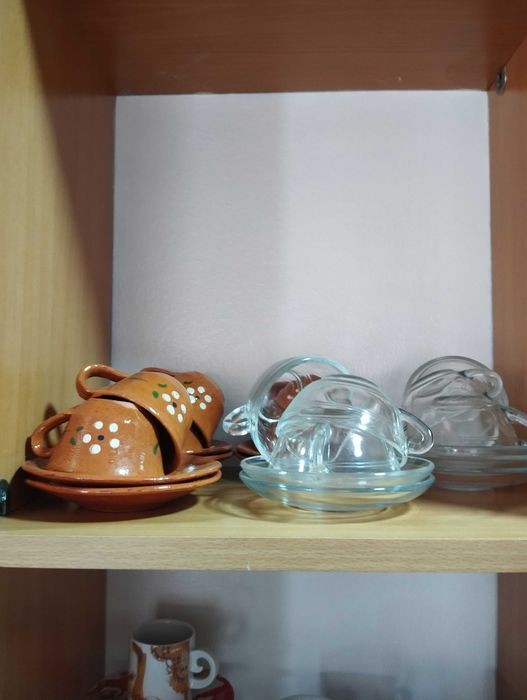 Copos,  canecas e chávenas novas e como novas