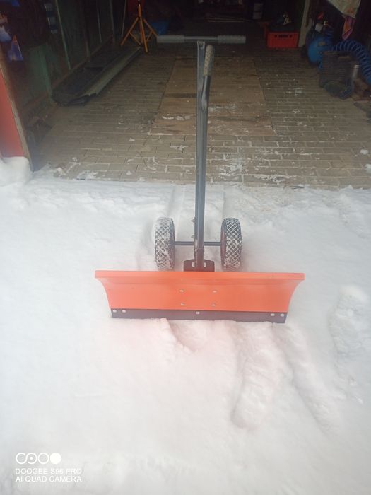 Pług ręczny na kołach