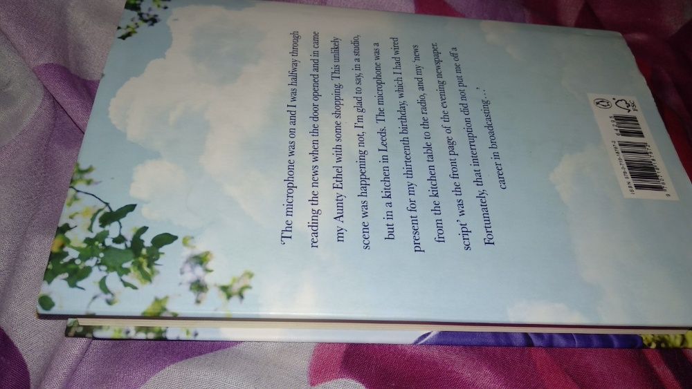 книга английский Headlines and Hedgerows John Craven A Memoir