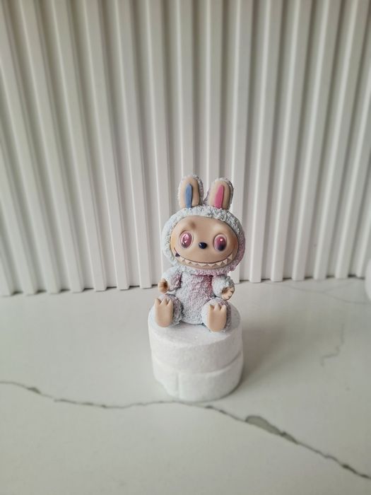 Promocja Labubu z masy cukrowej topper 3D na tort