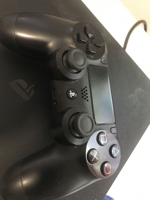 PS4 with Controller + 1 Game (Like New)64168956803330122