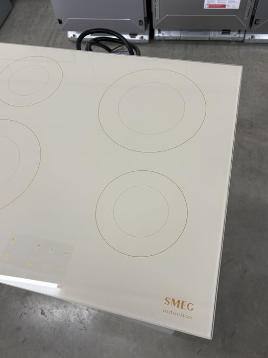 Нова індукційна варильна пане SMEG SI2641DP бежевий колір