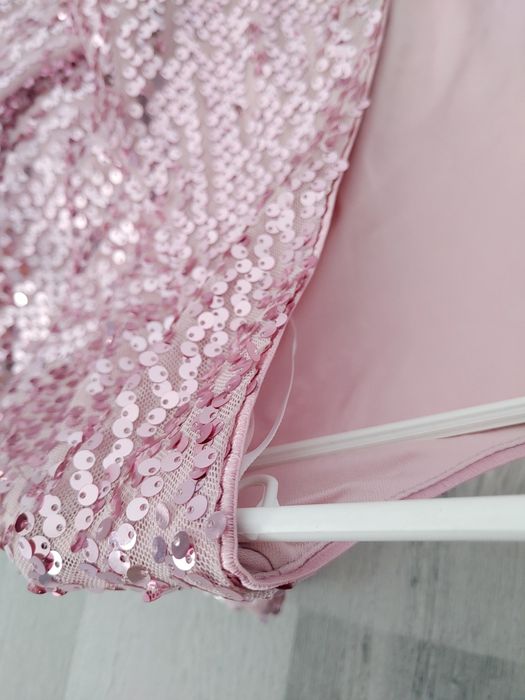Sukienka Cekiny dekolt Plecy pastelowa