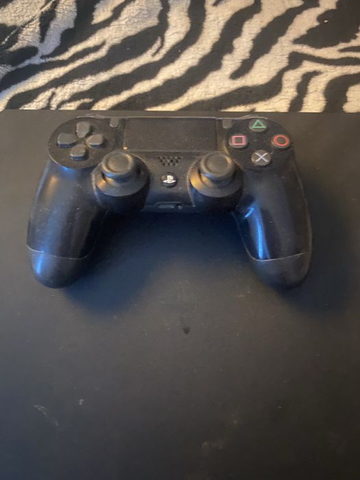 Ps4 preta 500gb usada mas em bom estado