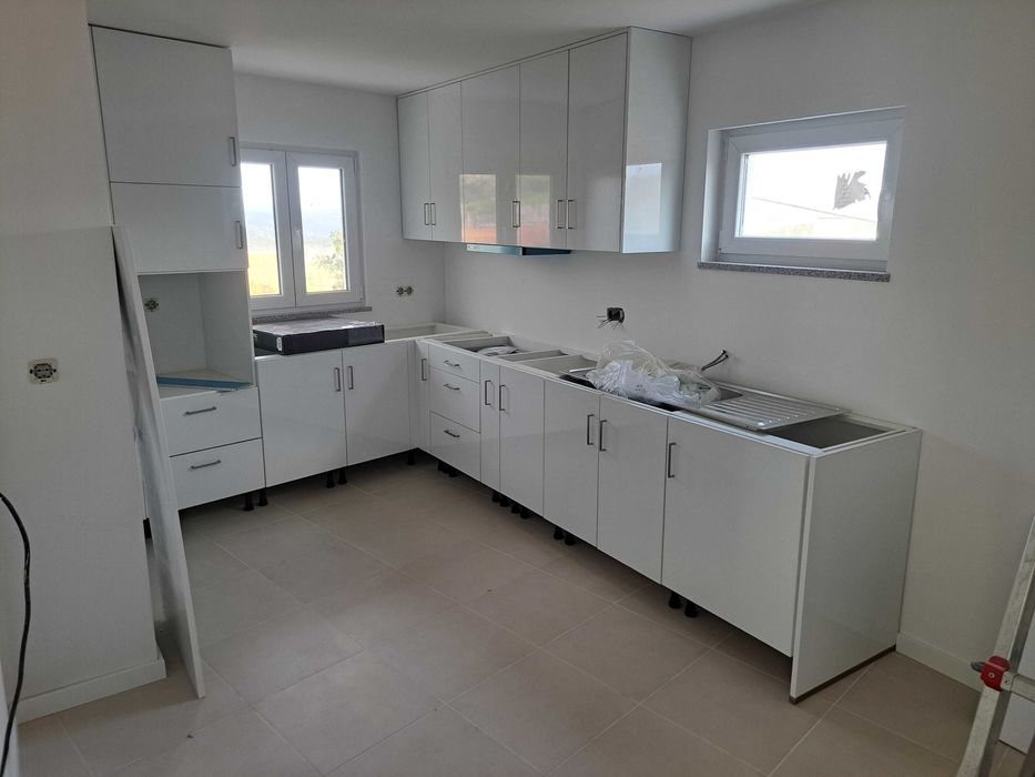 Apartamento T3 com Garagem e Quintal