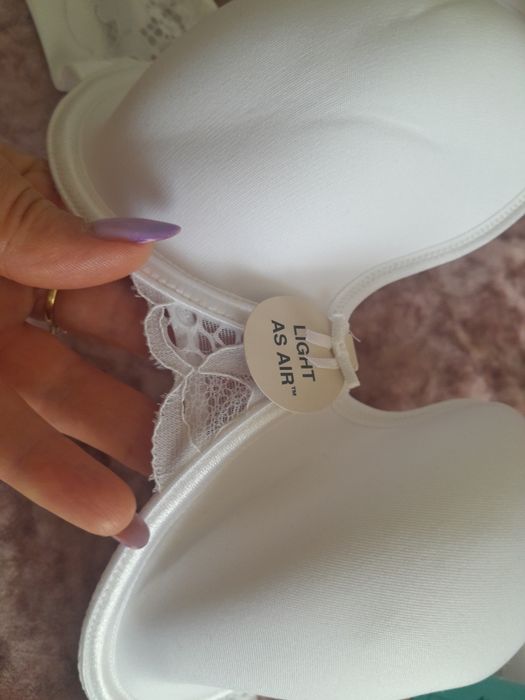 Бюстгальтер, ліфчик. Новий, білий. Об'єм 65, чашка Е