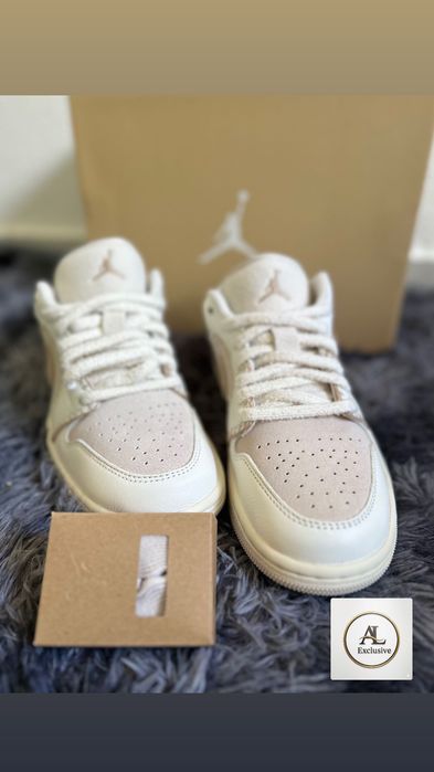 Wmns Air Jordan 1 Low SE