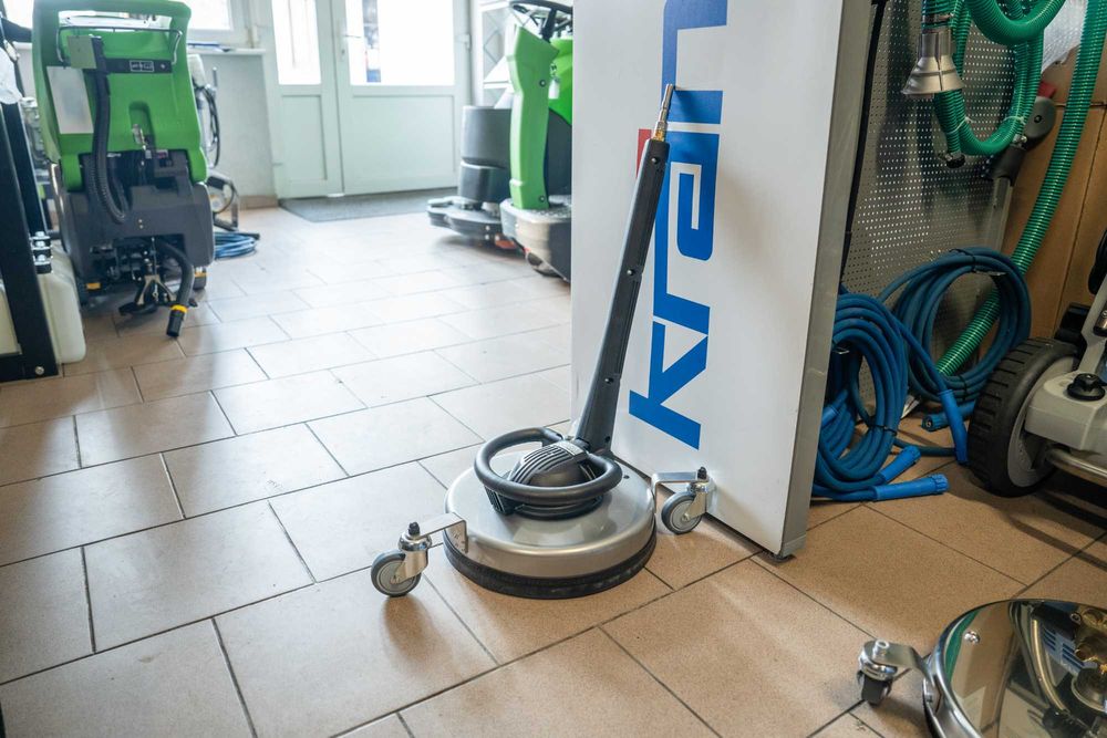 Talerz, Szczotka do czyszczenia kostki brukowej. T-racer