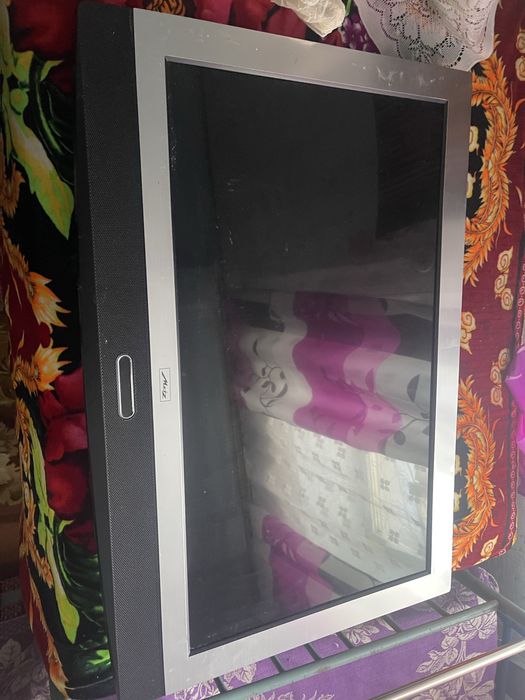 Metz Chorus телевизор 37 дюймов с своим муз центром долби стерео звук