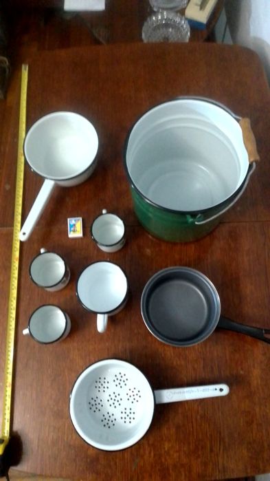 Продам кастрюлю - ведро,ковшы, кружки и друшлак , все новое. Ссср.