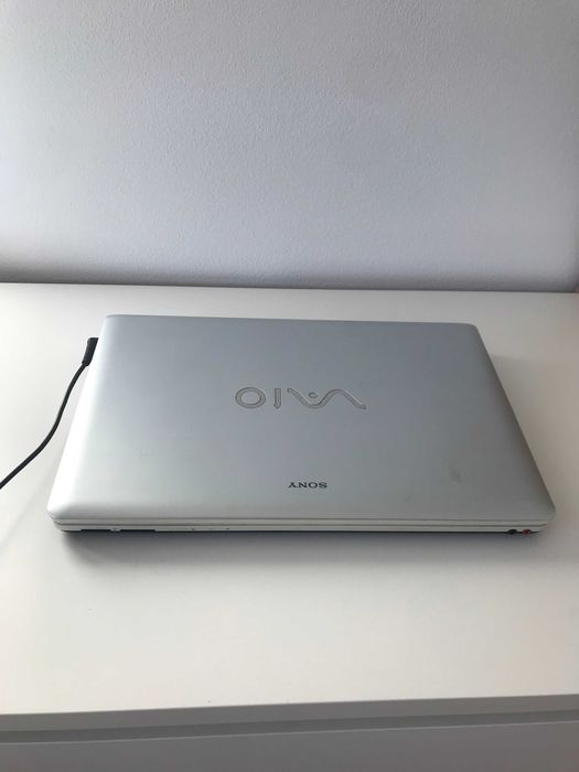 Laptop Sony Vaio PCG-71212M – Intel Core i3 / 4 GB RAM / 500 GB HDD