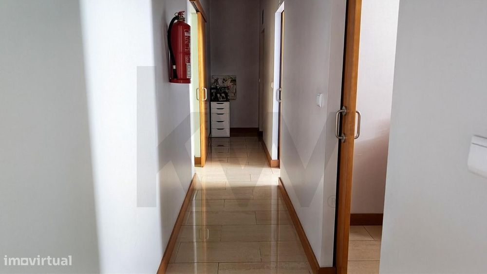 Loja com excelente área para comércio e serviços