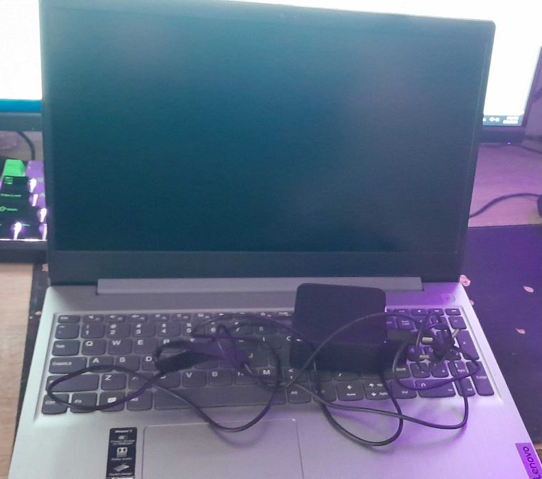 Lenovo IdeaPad 3 15ADA05 Ryzen 3 / 8GB RAM / SSD 256GB + myszka