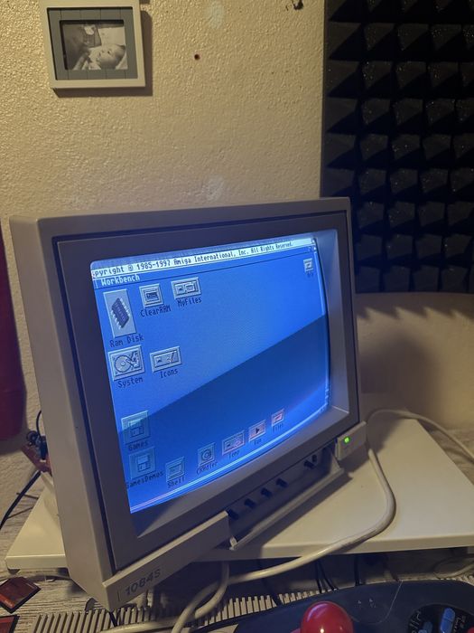 Commodore amiga monitor 1084S
