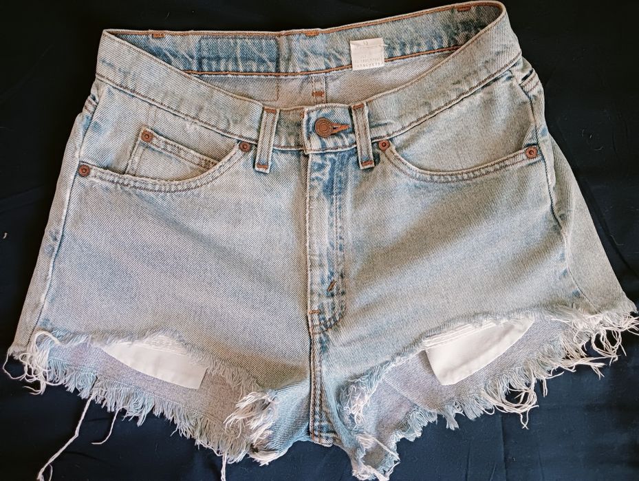 Продаю оригинальные шорты Levi's