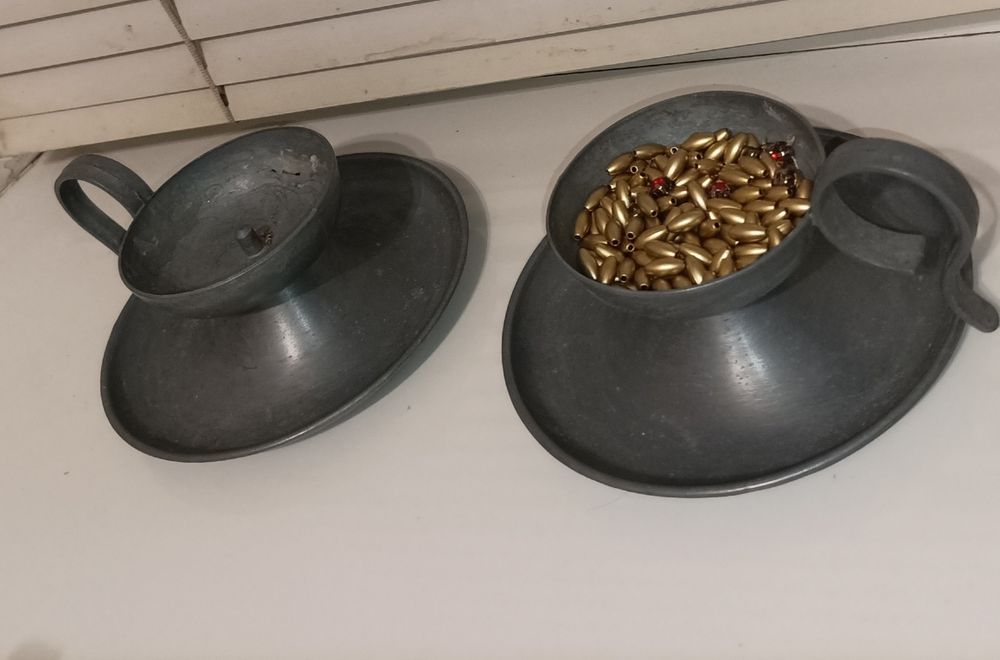 Продам  металлический подсвечник