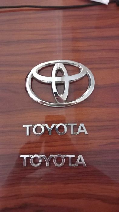 Emblemas Toyota como novos