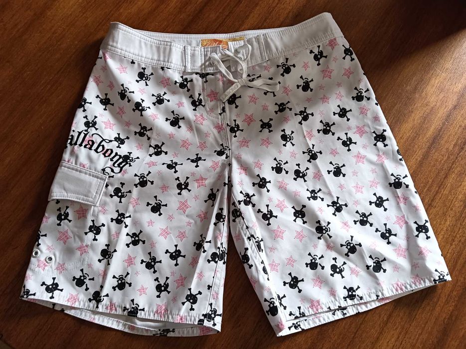 Calções femininos e saias