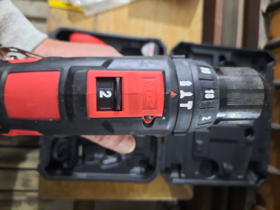 Aparafusadora Milwaukee M12 BPD