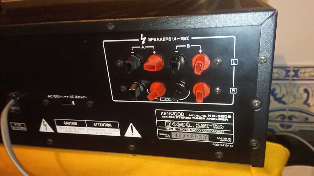 Amplificador Kenwood com radio.