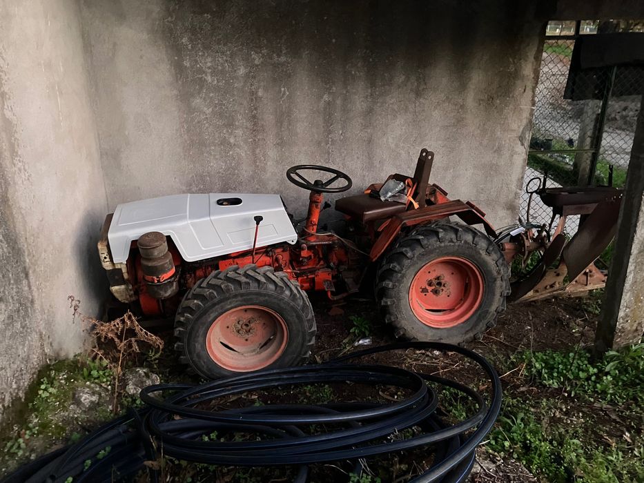 Trator agrícola Pasquali – vários alfaias incluídas